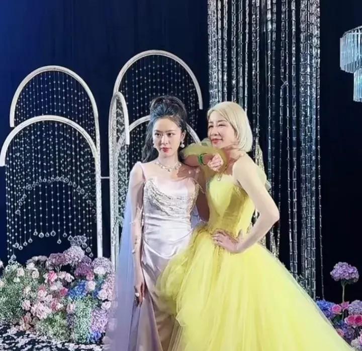 意尔康二公子爱上了小网红,订婚宴红包只发50,家境悬殊被考验6年