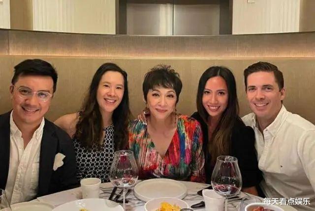 周润发前妻与现妻天差地别！一个身价几十亿，一个仍在拼命拍戏