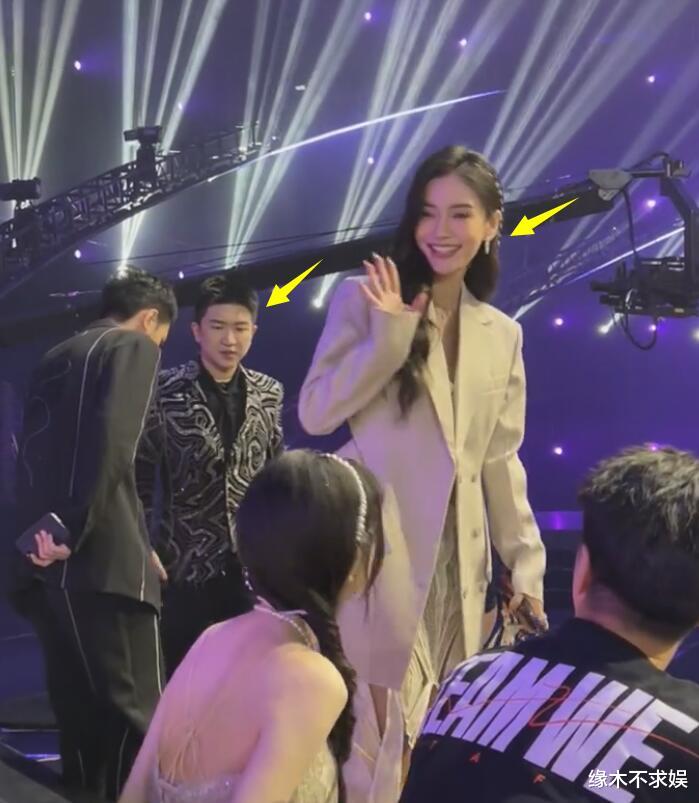 Angelababy亮相战至巅峰,一身行头达180万,高定礼裙被嘲太尴尬