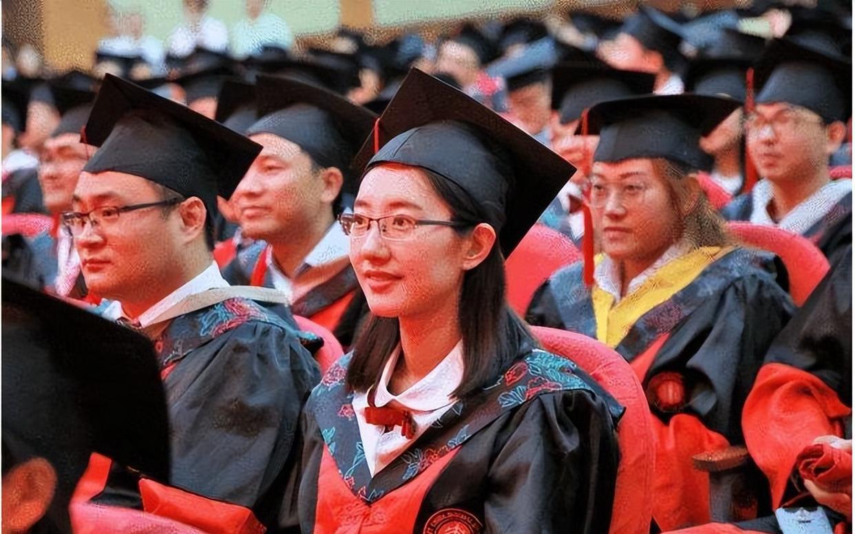 大学生|“学历贬值严重”，华中师大图书馆招聘，博士税前7500元还没编制