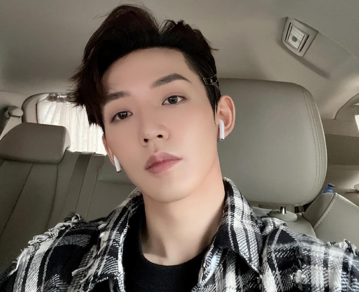 无耻！竟然横店荒野随地大小便，网友推测：当事人是待爆顶流