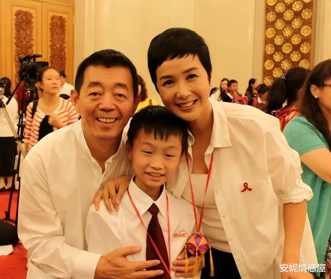 蒋雯丽|蒋雯丽育儿丑闻愈演愈烈!房产中介公布消息,认为教子是助理