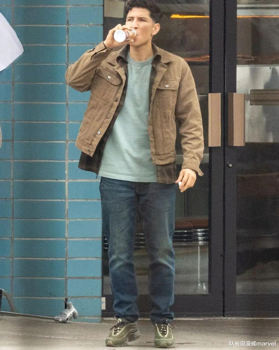 美队4|《美队4》全新照片,新美队和猎鹰一脸严肃,大量粉丝进行嘲讽