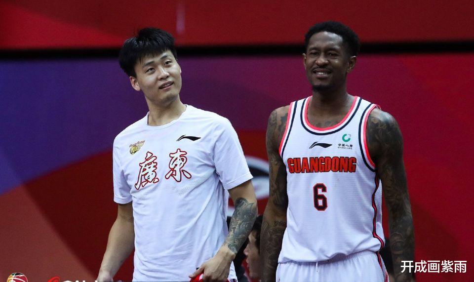 上海男篮随队记者急了,炮轰篮协:官宣周琦加盟广东,不合规定