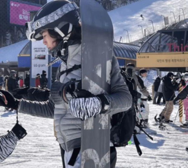 谢霆锋父子澳洲滑雪被偶遇,Lucas技术被指太菜,只能在初级赛道