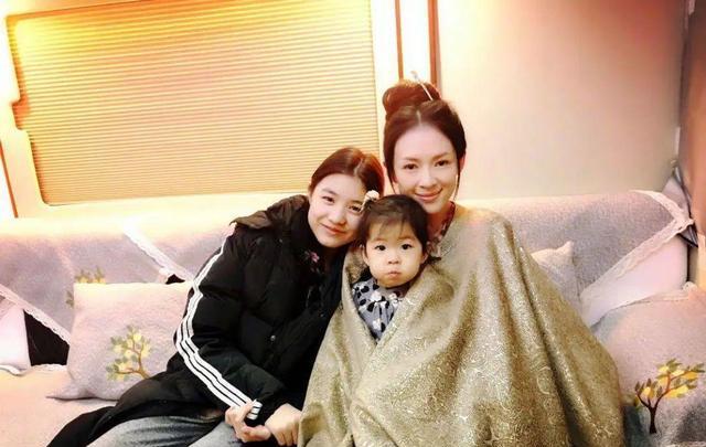 汪峰|汪峰前妻双手发抖表情极度痛苦，吸毒被抓后精神出问题了？