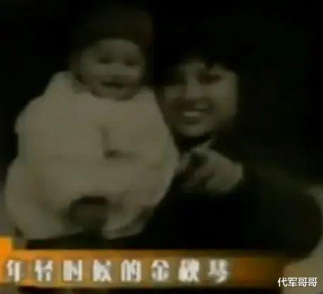 原来他已去世10年了,对患癌妻子不离不弃,遗孀的选择让人泪目