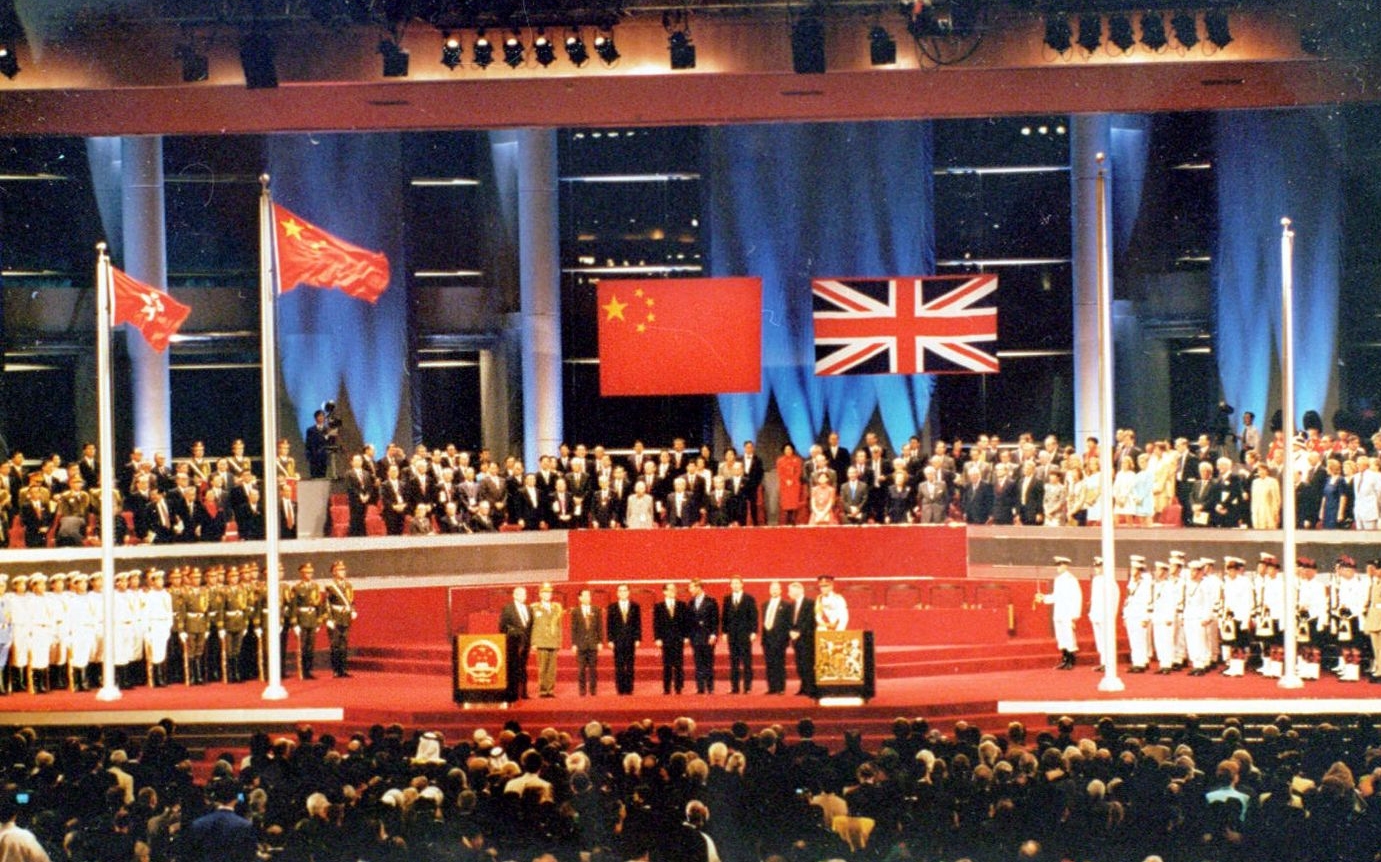 97年香港回归前夜:30艘英军军舰兵犯南海,中方:撞就撞谁怕谁 - 军事