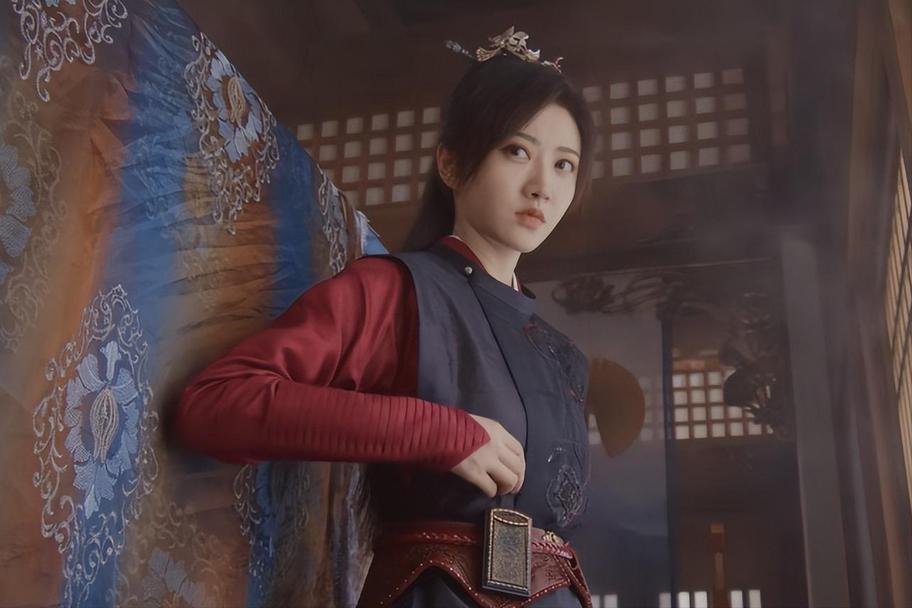 没想到，快到年底了，35岁景甜会以这种的方式，打出一副“王炸”