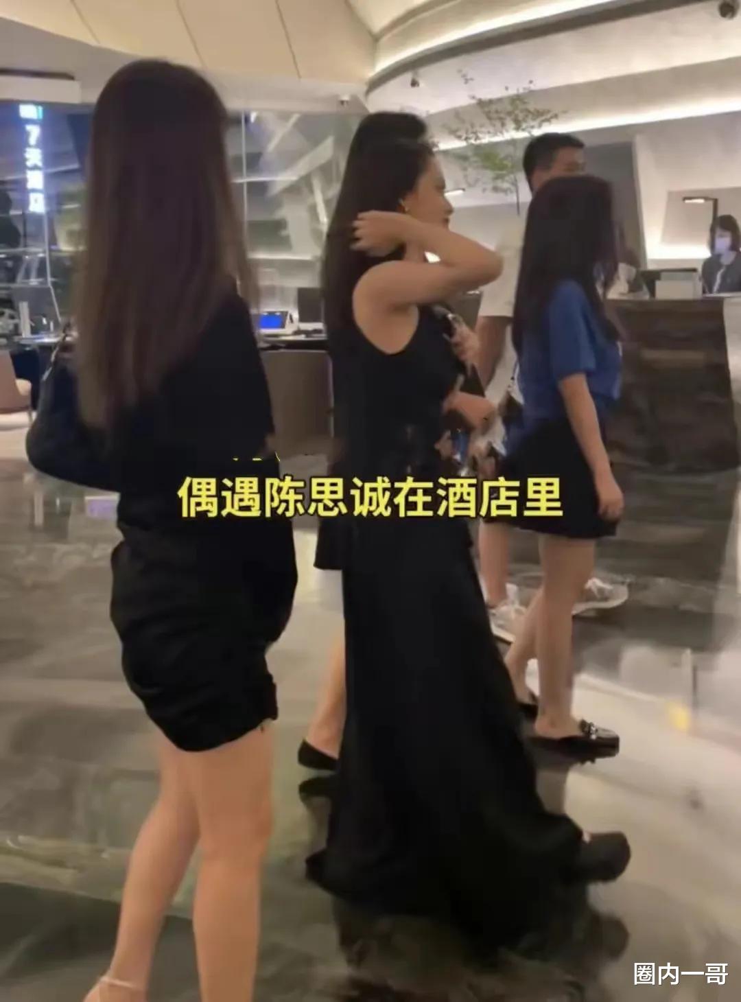 陈思诚再次起飞!穿万元衬衣现身酒店,身后跟4位美女,颜值抢镜