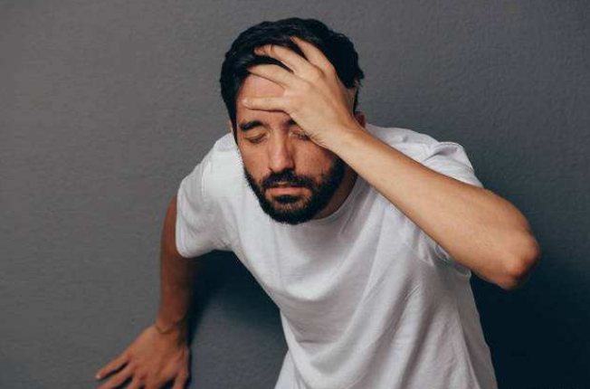 28岁男子脑梗瘫痪，医生提醒：2种食物，吃一口等于10斤猪油