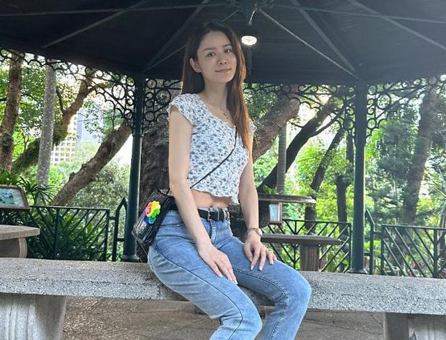 张馨月带3岁女儿回爷爷家,母女身材好,林峰爸妈对孙女十分宠爱