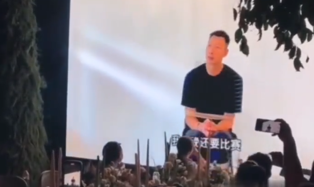 易建联|易建联太搞笑!被绑着祝福窦骁和赌王千金:NBA选秀必定状元