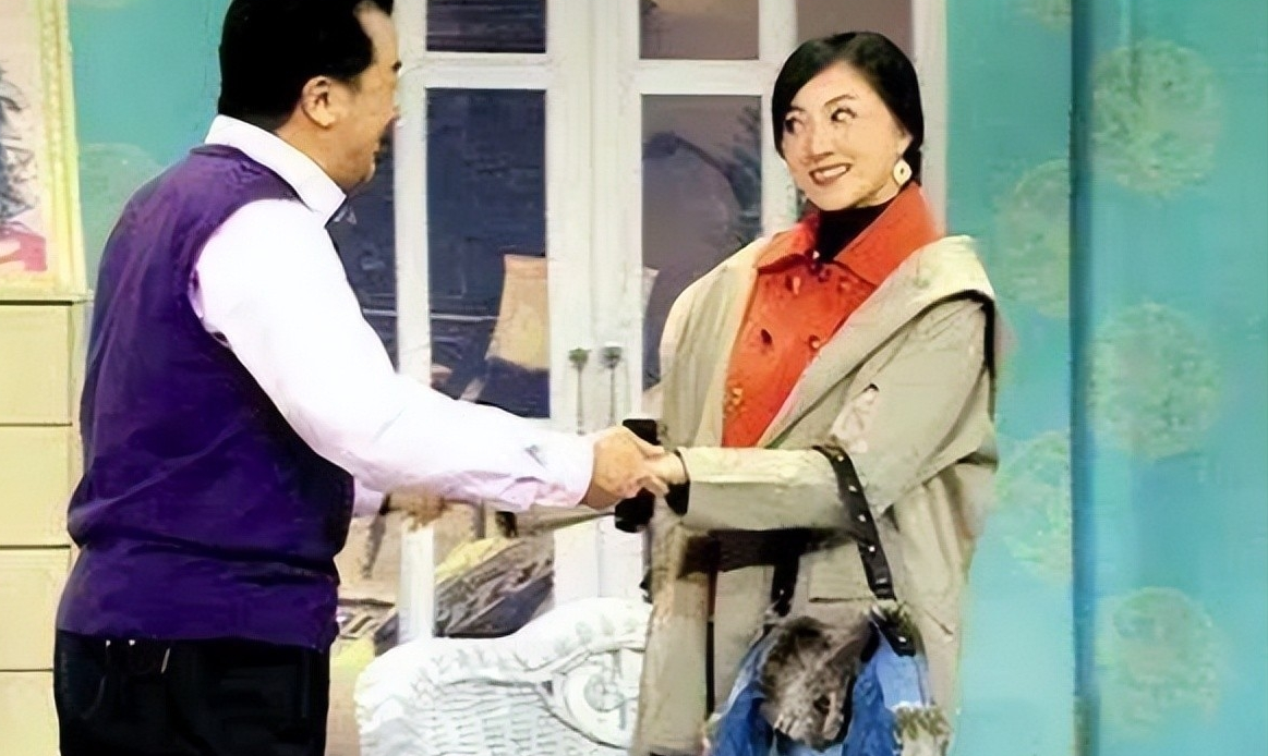 |她是最悲惨女演员：5次上央视春晚，却遭同行排挤，毁掉大好前程