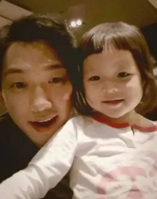 Rain和金泰熙美国接娃放学