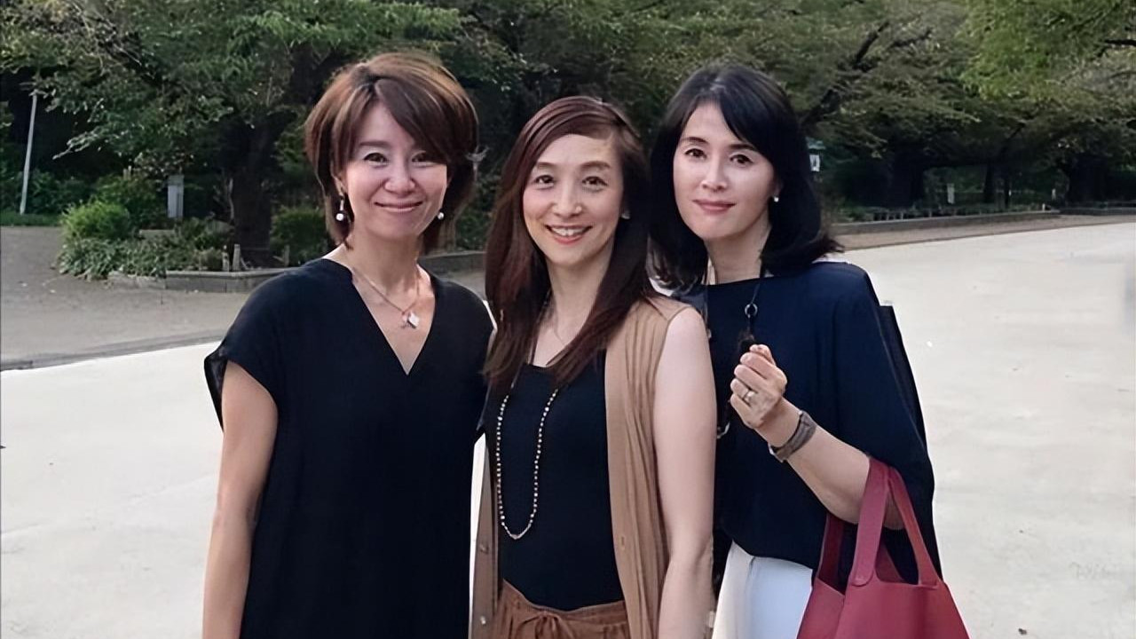 帽子 五六十岁的女人，出门前时抽20分钟，坚持3个小习惯，看起来更美