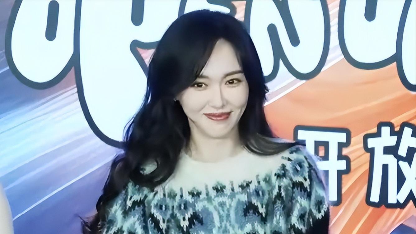 唐嫣的“大脑门”，王菊的“水桶腰”，是对内娱畸形审美的反击