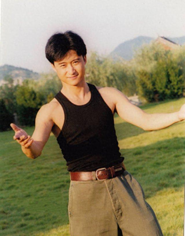 骗了我们49年！原来他就是吴京的父亲，难怪吴京能够大红大紫