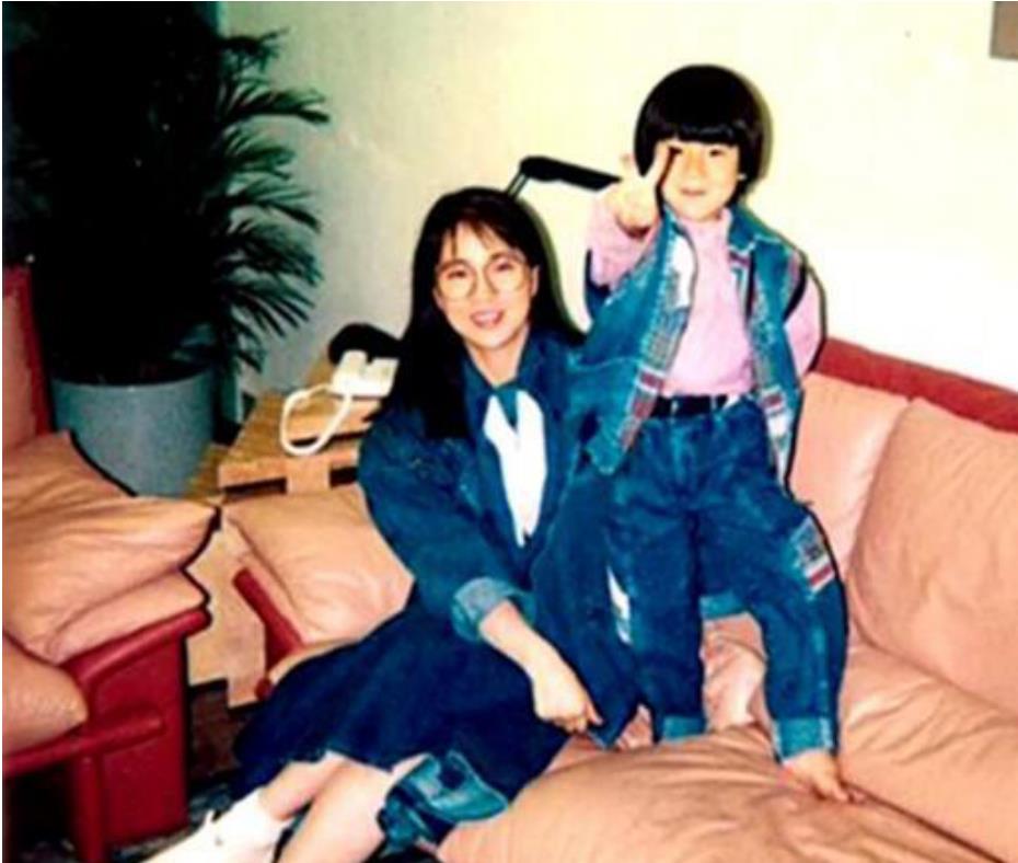 成龙私生女，上演“悲惨的一生”，如今放下一切重新来过