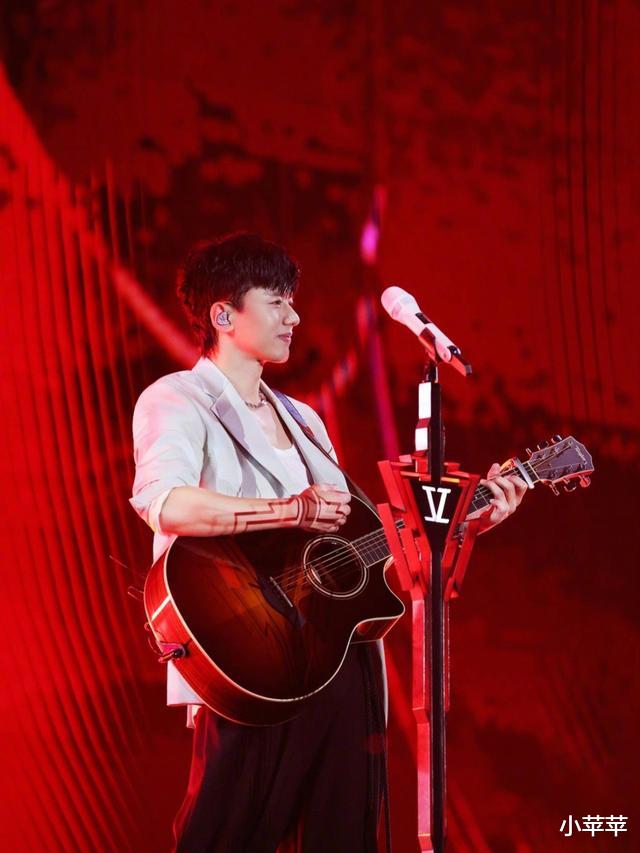 演唱会|一场演唱会,张杰的土、李荣浩的混、华晨宇的虚,体现得淋漓尽致