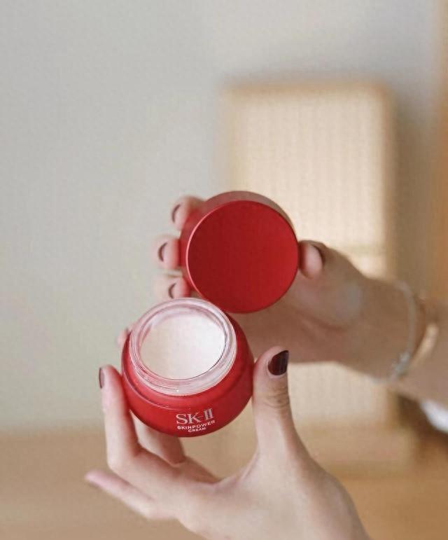 热门补水保湿面霜推荐:提高肌肤的弹性,减缓皱纹,加强肌肤紧致度