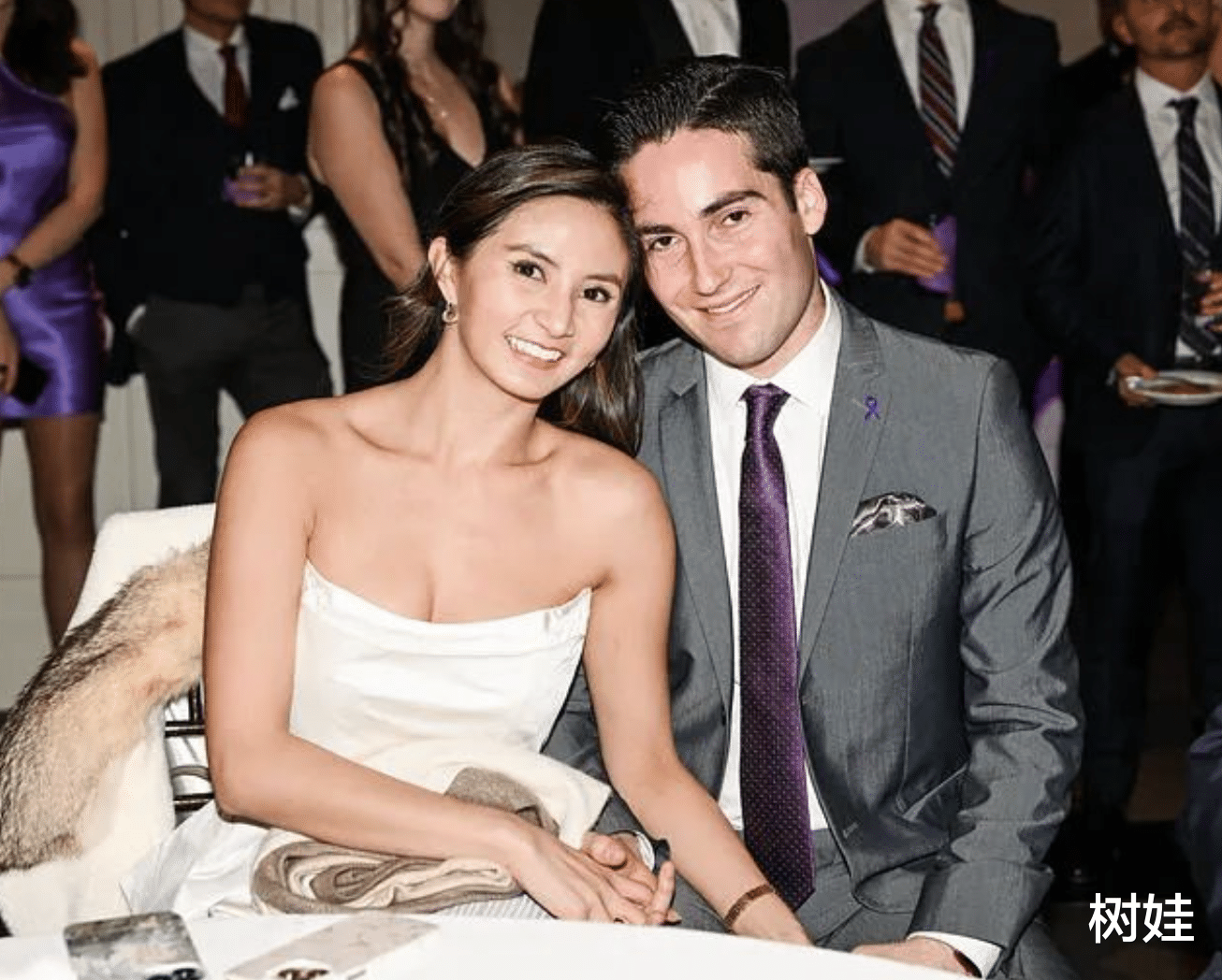 雅诗兰黛中国媳妇临盆在即,举办迎婴派对,怀孕九个月气质仍优雅