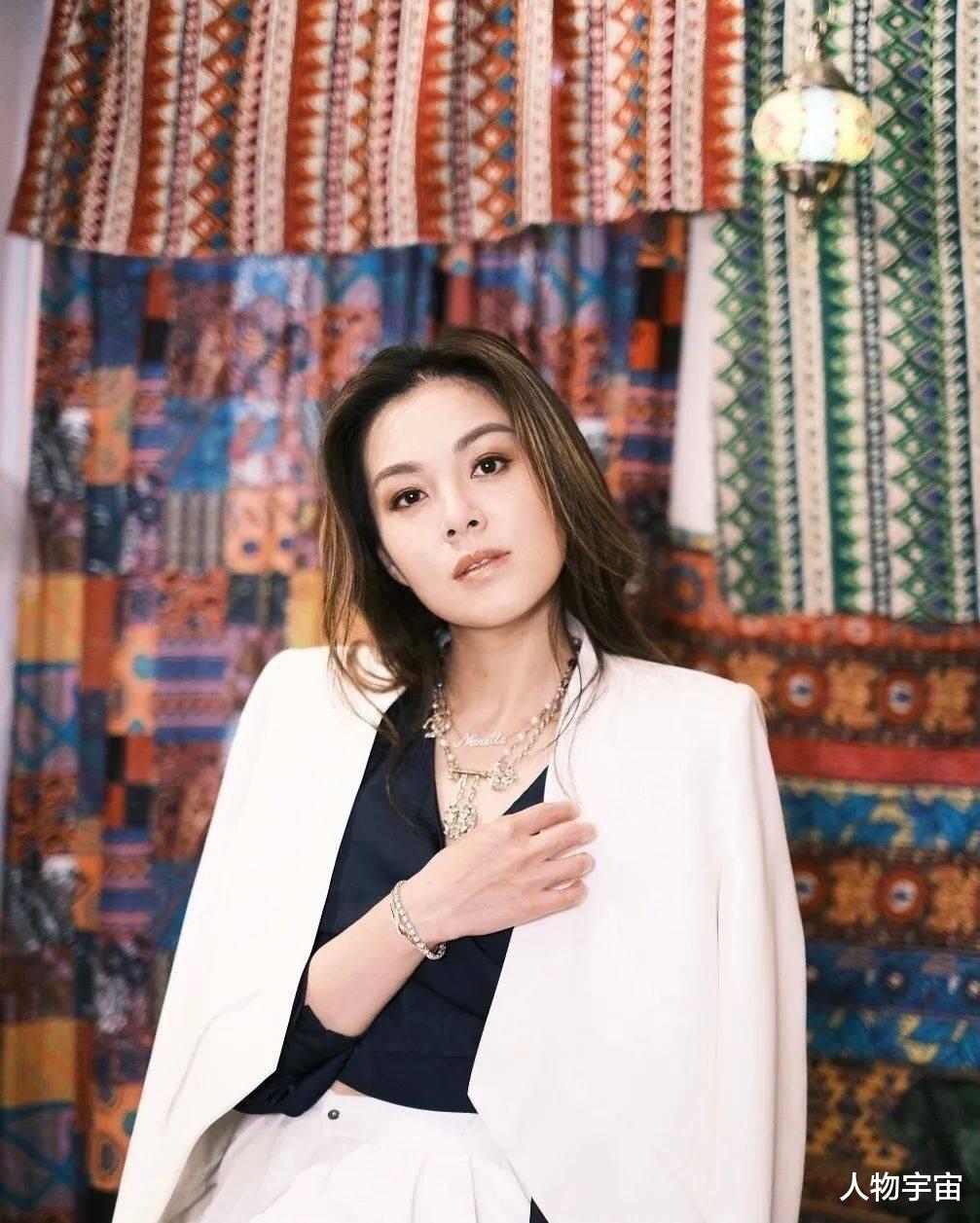 她是“东张女神”，婚前爱夜蒲，与圈外男友闪婚生2孩老公宠上天