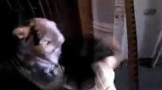 怀孕的主母找上门尖叫,原配拿刀直接刺进她肚子:不是许生!