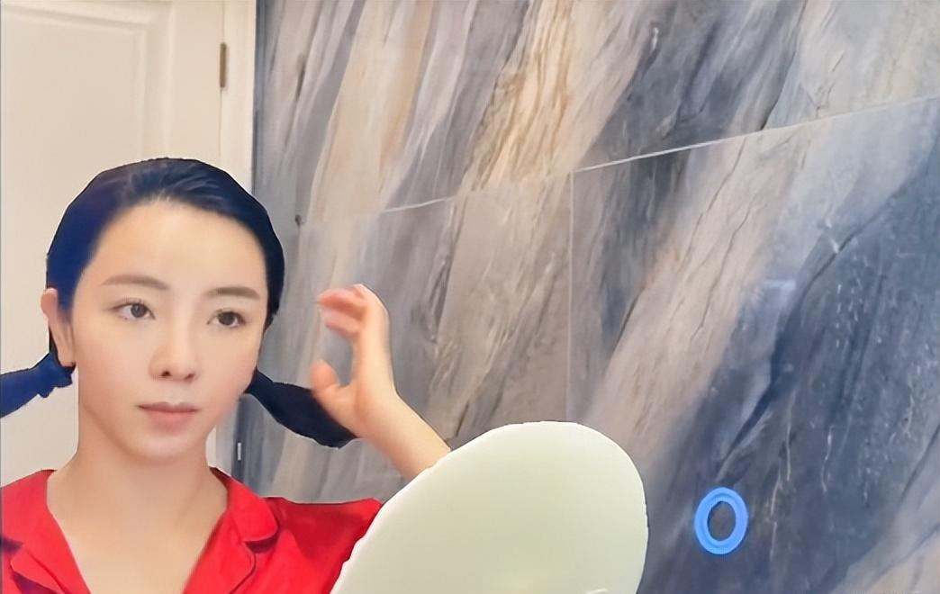 李思思|李思思:全家一起打理小花园,结婚12年首次让其神秘老公出镜