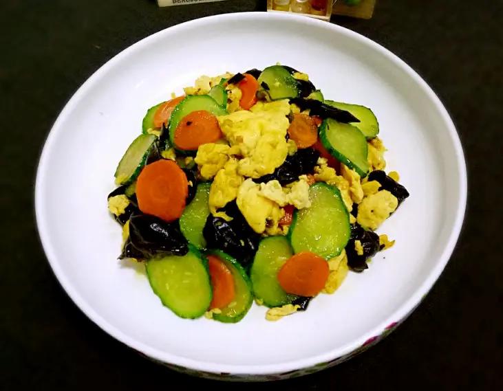 食盐|50岁后，少吃咸菜和剩菜，常吃2菜2肉，增强免疫，手脚有劲精神好