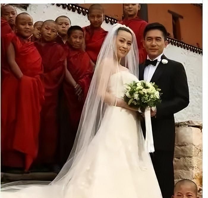 事实证明,61岁久居日本的梁朝伟,已经走上了另一条大道