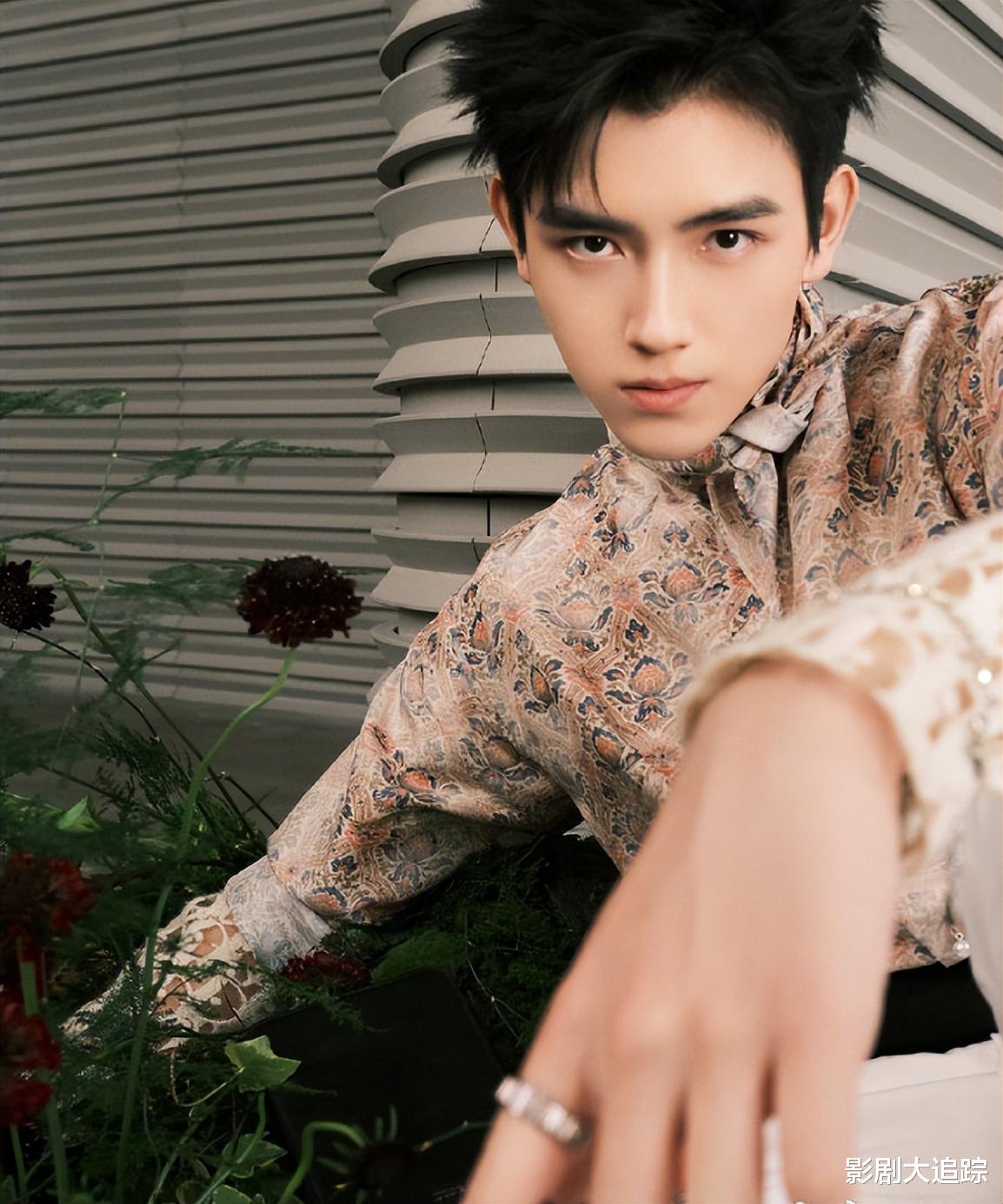 网曝热巴新剧《白日提灯》！男主陈飞宇王星越二选一，你会选谁呢