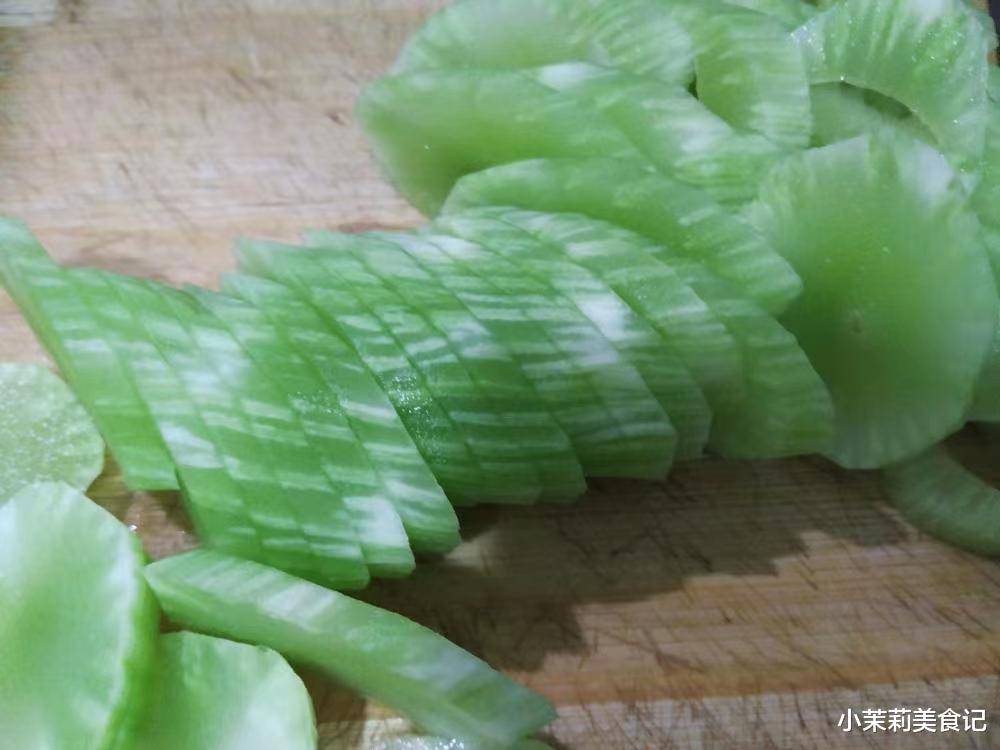 萝卜|入冬前囤菜,别光囤萝卜白菜,这5种好吃又便宜,多买些保存起来,随吃随取,冬天不愁没好菜