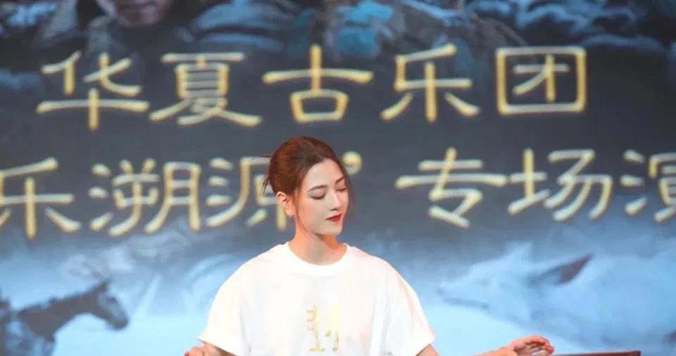 曝苏妲己娜然原名“Nana”，早年是房祖名女友，嫩模、夜店常客！