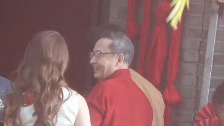 刘亦菲新剧路透：白色旗袍好婀娜，肤白似雪气质佳！