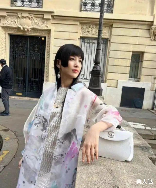 穿衣搭配 外媒太勇了!黄圣依生图不修就放出来,脸颊凹陷老态尽显,但气质仍高级