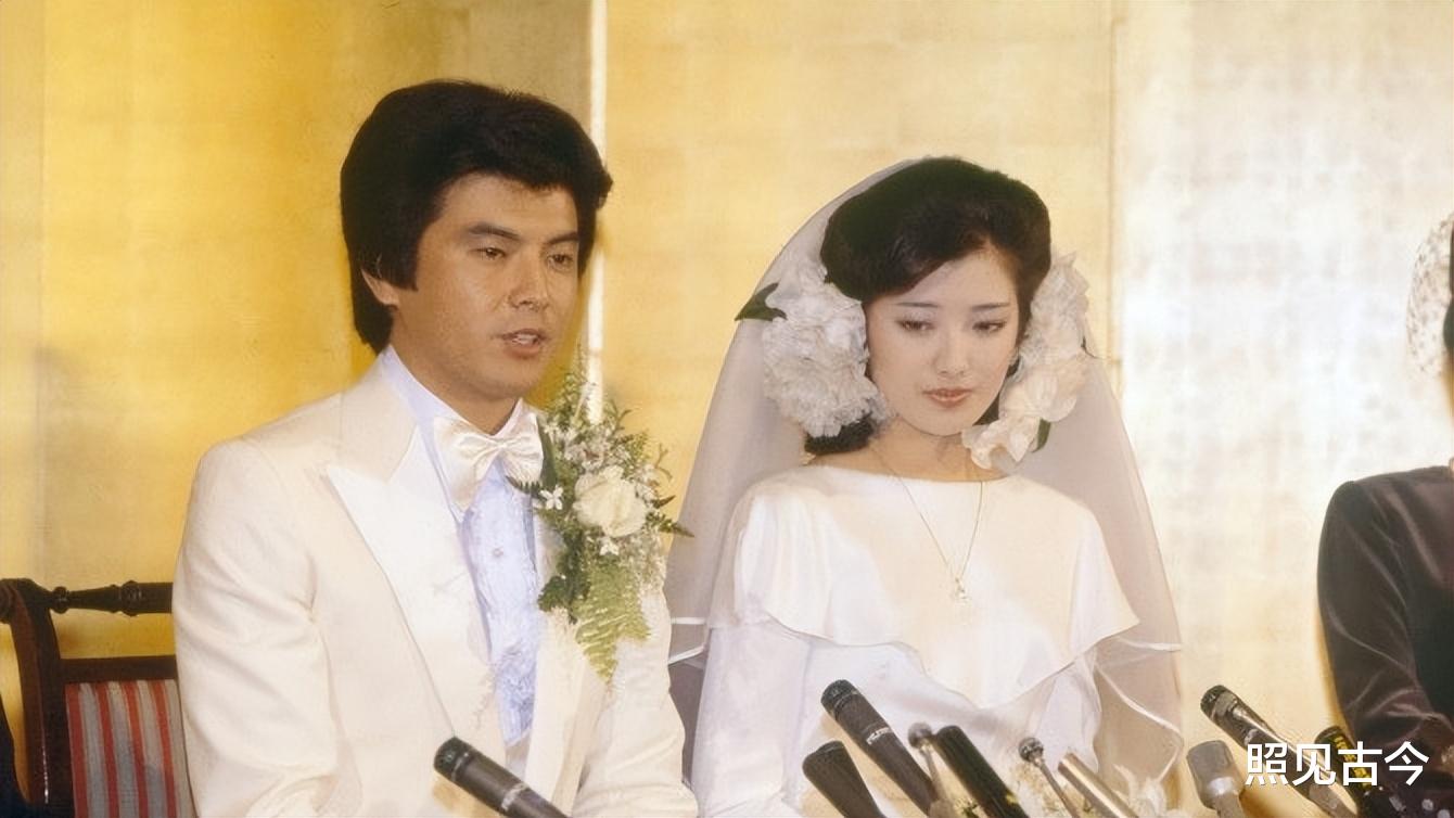 三浦友和：50年发型不变肌肉有型，帅气到老，2个儿子却不像他