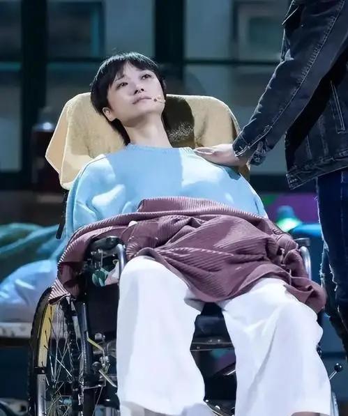 李宇春|李宇春:我不恋爱不结婚,39岁患上不死癌症,好在积蓄够今后治疗