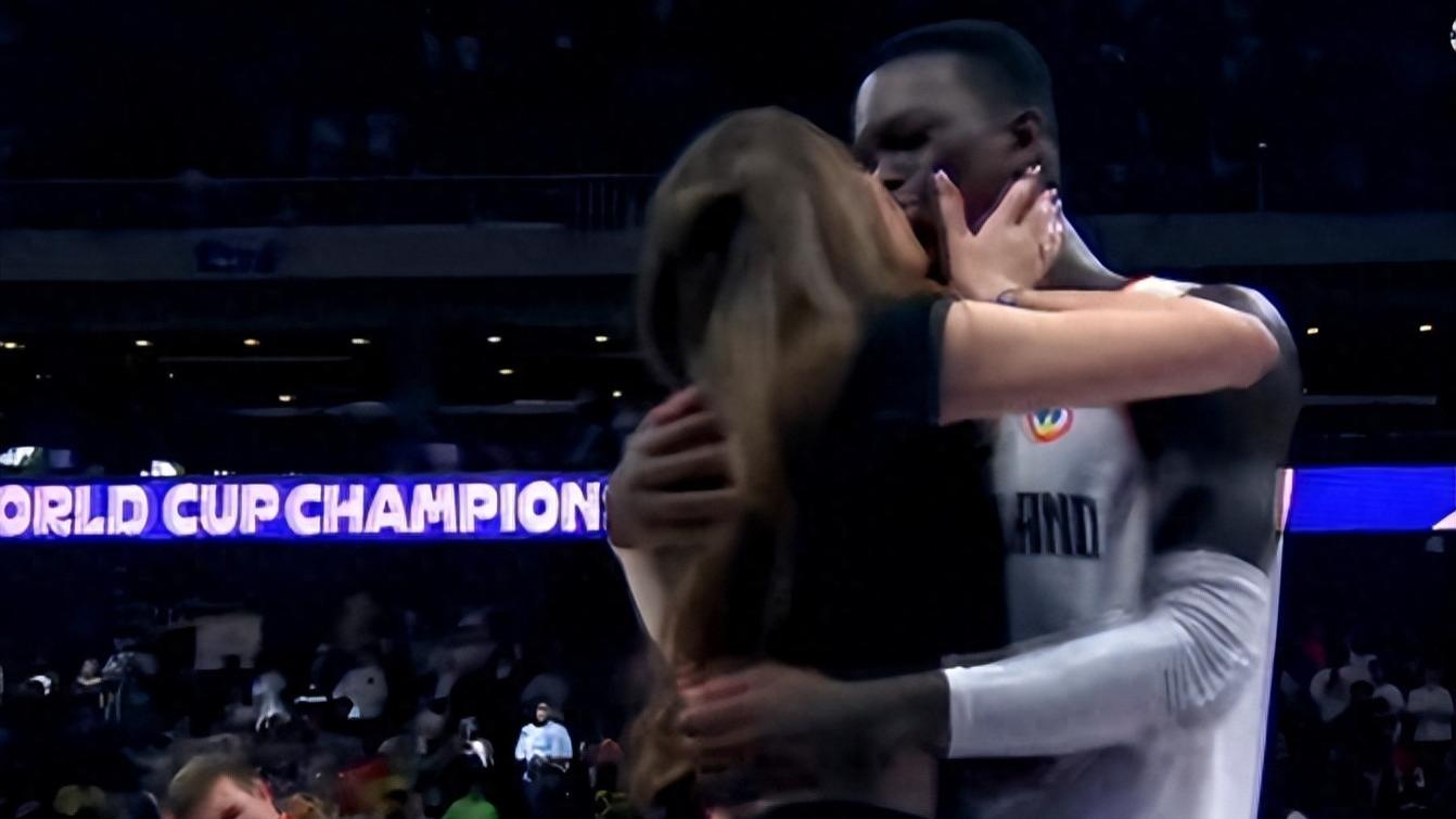 迎娶校花！施罗德走上人生巅峰，赛后妻子贴心送吻太幸福