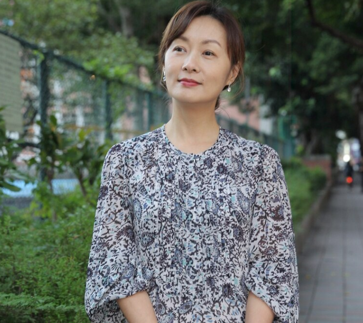 曾黎|郑家榆脸上扎满针,自曝精神很差!51岁仍未婚,羡慕别人结婚生娃!