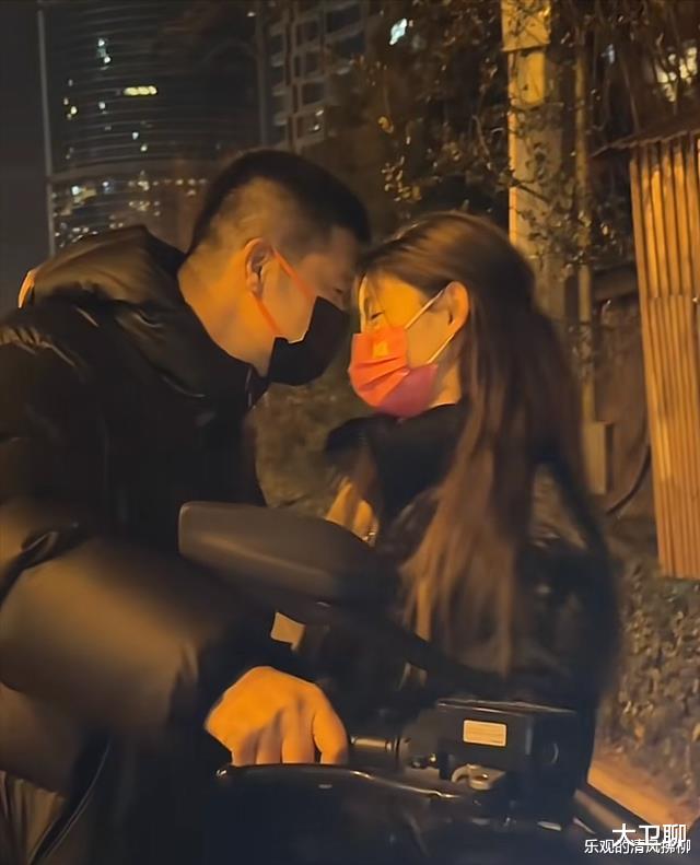 美颜|网红痞幼直播忘开美颜,颜值拉胯有些难看,疑似是剧本