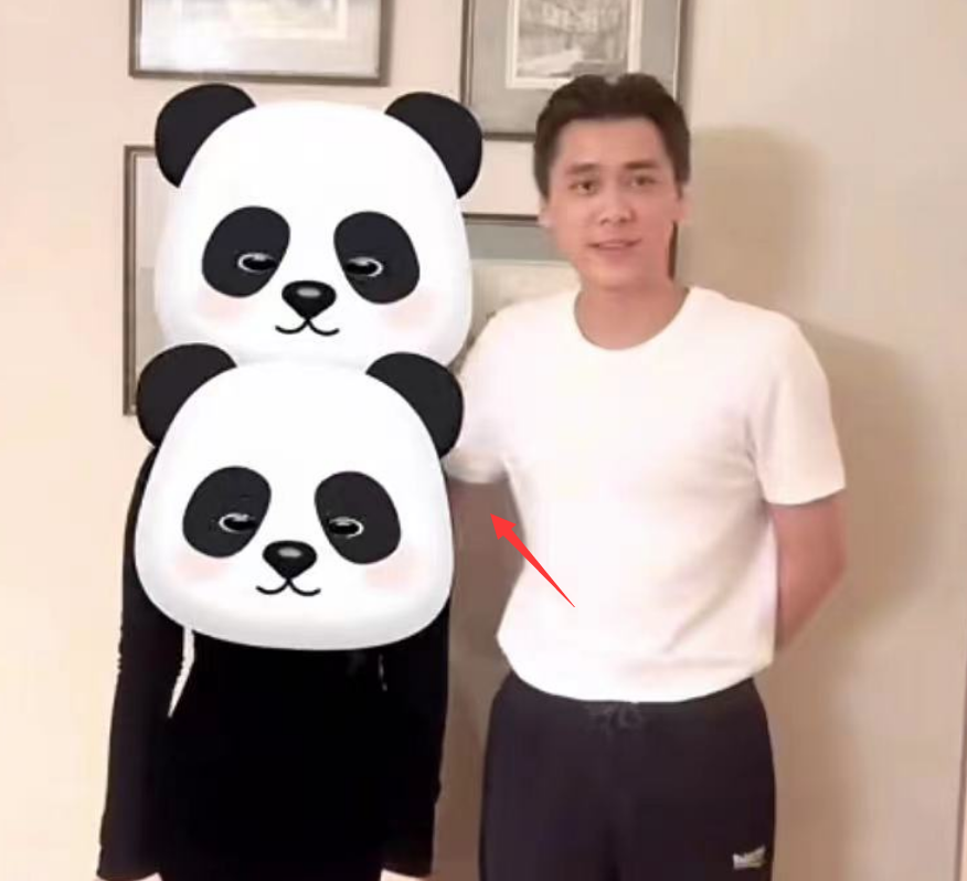 36岁李易峰近况曝光,搂抱美女疑有新恋情,女方颜值高大胆示爱