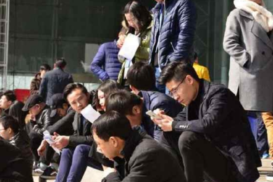 大学生|整天在家啃老，26岁大学生毕业“分币不挣”，家长很后悔当初决定