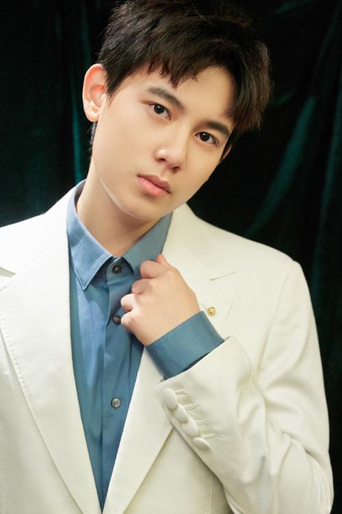 迪丽热巴首驻,《花儿与少年5》重磅启动!明星骑单车录制引期待