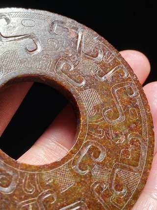 博物馆|明以前 和田玉沁色 龙纹玉璧