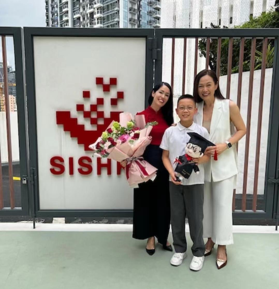 不容易！TVB女星母兼父职供儿子读名牌学校，未婚生子生父仍成谜