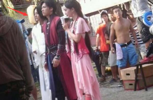 原定演员放了导演鸽子,替补演员临时救场,却演成经典的6个角色