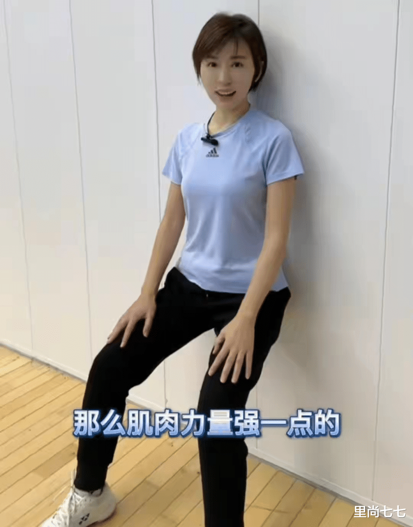 欧阳夏丹离婚后状态佳，住父母家豪宅，身段似少女居家打扮也时髦