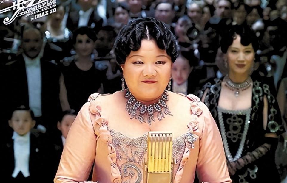 瞒不住了！“京圈真格格”惊人背景曝光，难怪撕遍内娱却无人敢惹！