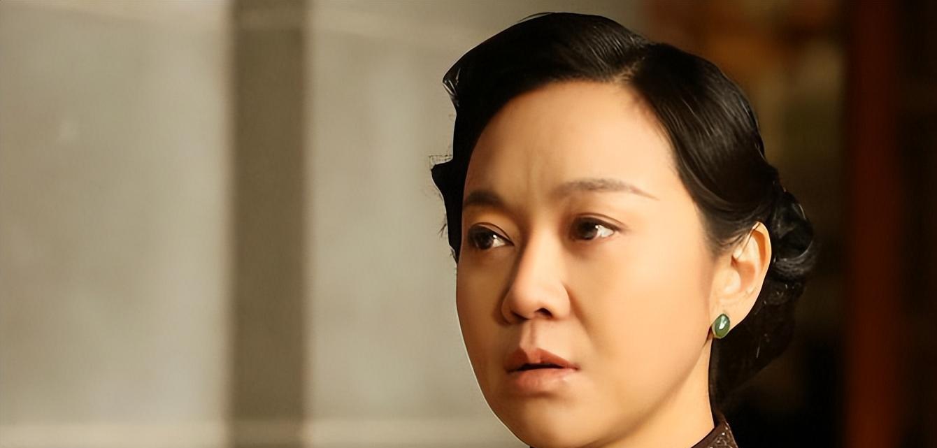 2004年，军人邹伟一身寒气对闫妮说离婚吧，我净身出户